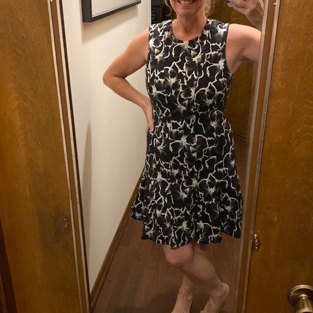NWT NICOLE MILLER Artelier black and white floral knit dress. Size US large (L)